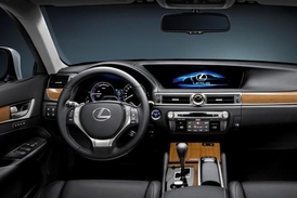 Lexus GS, jak se sluší a patří na luxusní vůz, má interiér nejvyšší kategorie. 
