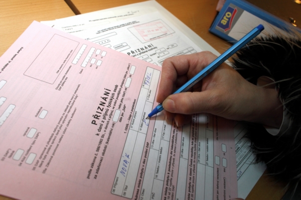 Podle zákona o daních z příjmů se povinnost platit daň z příjmů vztahuje na důchodce, který má roční důchod vyšší než 36násobek minimální mzdy. 