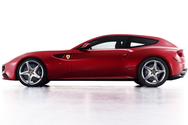 Silueta naostřeného Ferrari FF.
