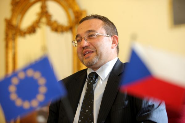 Ministr školství Josef Dobeš má s evropskými penězi dlouhodobý problém.