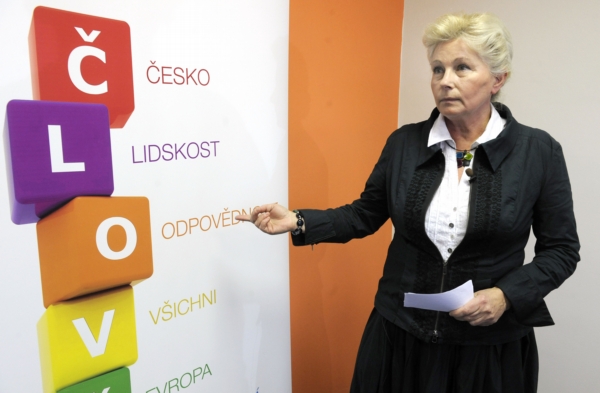 Další uchazečka o Pražský hrad, europoslankyně Zuzana Roithová. Další uchazečka o Pražský hrad, europoslankyně Zuzana Roithová.