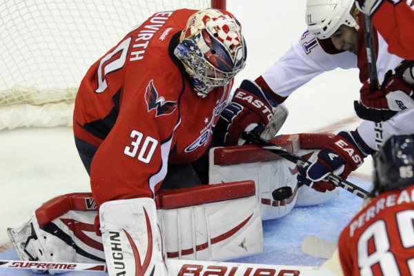 Michal Neuvirth v zápase proti Montrealu. Michal Neuvirth v zápase proti Montrealu.