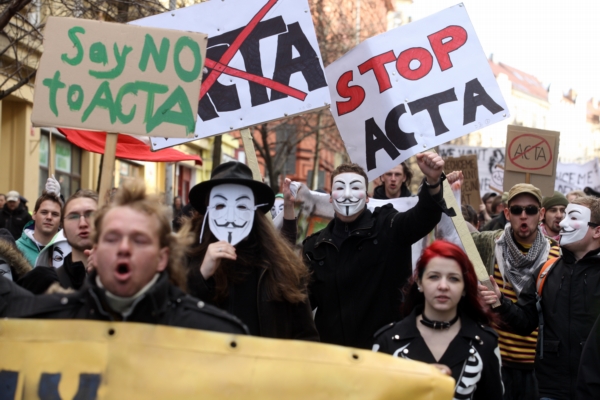 Zhruba 200 odpůrců dohody ACTA protestovalo v Praze.