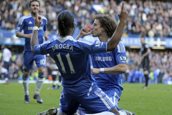 Útočník Chelsea Didier Drogba (vlevo) se raduje ze vstřeleného gólu do sítě Boltonu. Útočník Chelsea Didier Drogba (vlevo) se raduje ze vstřeleného gólu do sítě Boltonu.