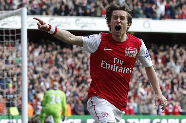 Tomáš Rosický se raduje z gólu do sítě Tottenhamu. Tomáš Rosický se raduje z gólu do sítě Tottenhamu.