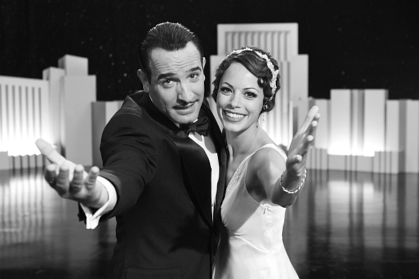 Vítězem Oscarů za rok 2011 je černobílý a téměř němý film The Artist. Vítězem Oscarů za rok 2011 je černobílý a téměř němý film The Artist.