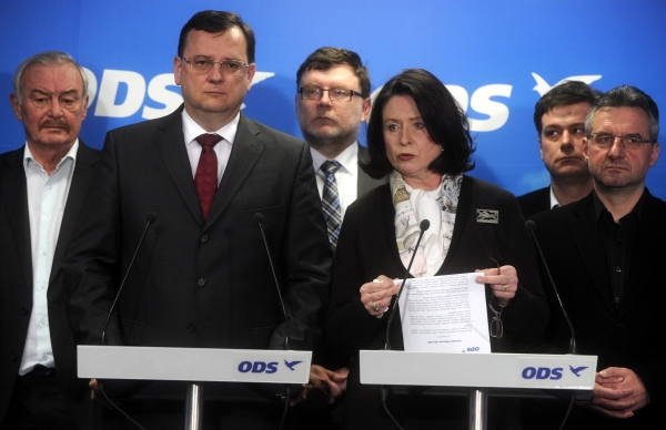 Zástupci vlády v čele s Petrem Nečasem představili nové vládní škrty.