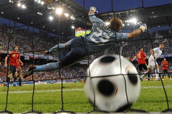 Evropská fotbalová asociace UEFA vyhověla žádosti Evropské asociace klubů ECA a vypustila z kalendáře neoblíbený srpnový reprezentační termín.