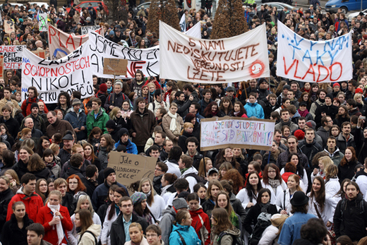 Studenti se na protesty vybavili spoustou transparentů. Studenti se na protesty vybavili spoustou transparentů.