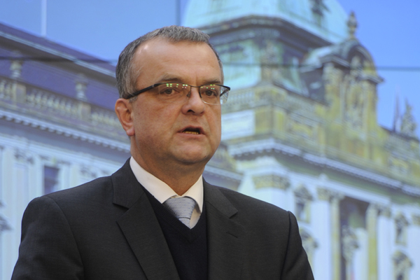 Současná podoba valorizací je neufinancovatelná, varuje ministr financí Miroslav Kalousek. Současná podoba valorizací je neufinancovatelná, varuje ministr financí Miroslav Kalousek.