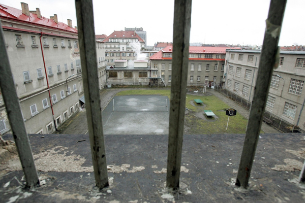 Zda byl ve věznici na Pankráci spáchán trestný čin, se nepodařilo prokázat. Zda byl ve věznici na Pankráci spáchán trestný čin, se nepodařilo prokázat.