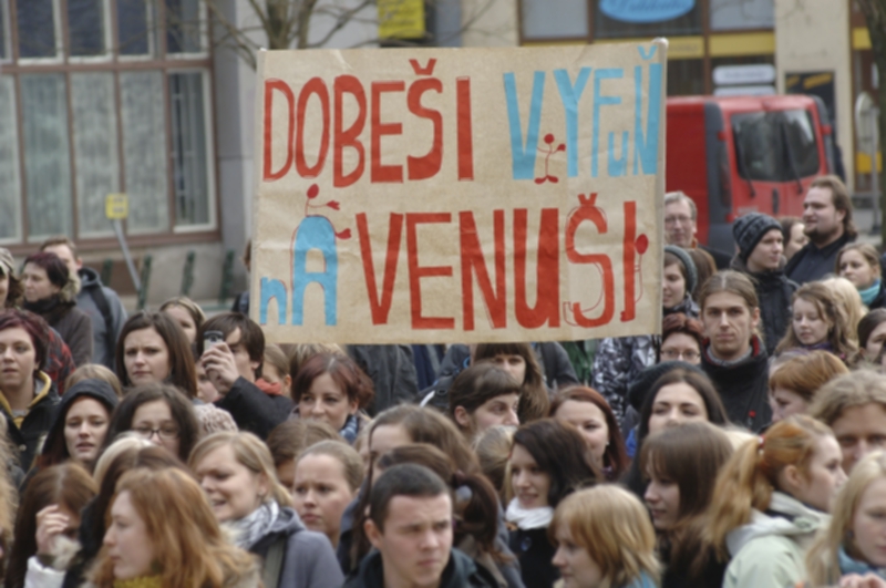 Protestů se ve 12 univerzitních městech zúčastnilo na 20 tisíc studentů.