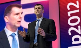 Boháč Michail Prochorov kandiduje proti Putinovi, ale média spekulují, že se nějak dohodnou.