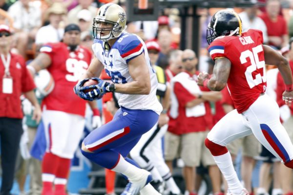 Zápas New Orleans Saints (bílomodří).