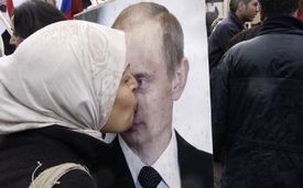 Někteří Rusové Putina opravdu milují. Někteří Rusové Putina opravdu milují.