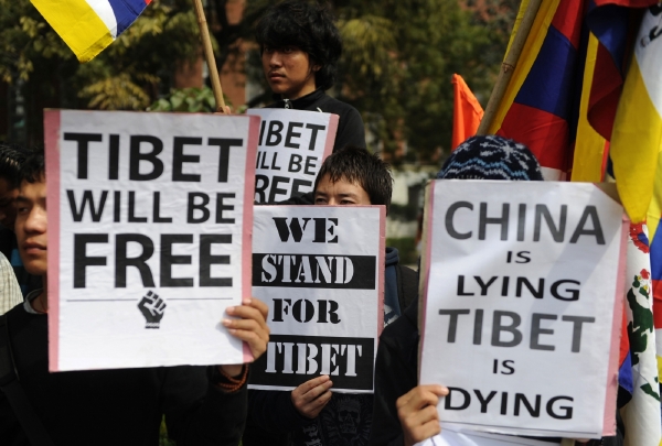 Za svobodný Tibet protestují lidé po celm světě. Za svobodný Tibet protestují lidé po celm světě.