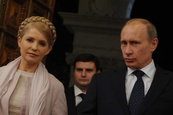 Julia Tymošenková s Vladimirem Putinem. Někdejší hrdinka "oranžové revoluce" je nyní sice za mřížemi, ale svého času vyburcovala Ukrajince z letargie vůči zavedeným pořádkům. Julia Tymošenková s Vladimirem Putinem. Někdejší hrdinka "oranžové revoluce" je nyní sice za mřížemi, ale svého času vyburcovala Ukrajince z letargie vůči zavedeným pořádkům.