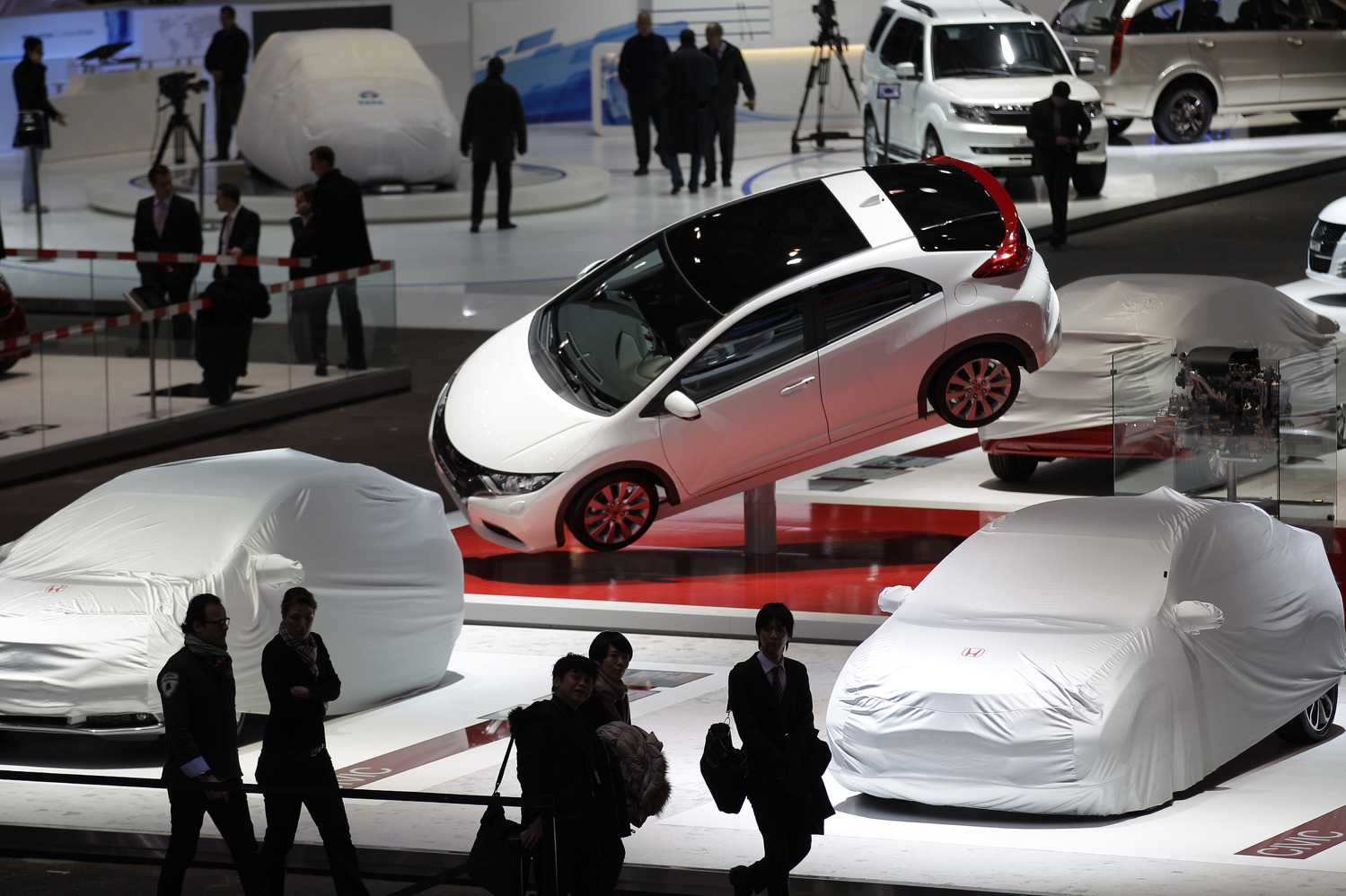 Ženevský autosalon startuje. Ženevský autosalon startuje.
