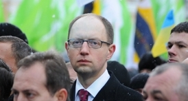 Šéf strany Fronta změn Arsenij Jacenjuk s formací Tymošenkové v opozici spolupracuje.