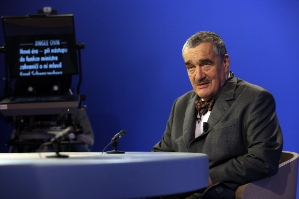 Karel Schwarzenberg je poměrně častým hostem televizních diskusních pořadů. Přistihnou ho studenti při lži? Karel Schwarzenberg je poměrně častým hostem televizních diskusních pořadů. Přistihnou ho studenti při lži?