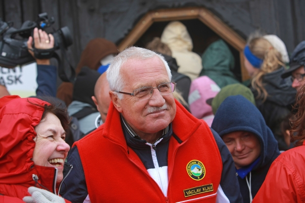 Prezident Václav Klaus v roce 2011 navštívil i vrchol nejvyšší české hory Sněžky.