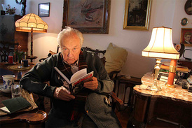 Jiří Krejčík ve svém pražském bytě.