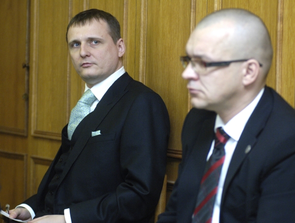 Vít Bárta a Jaroslav Škárka by měli nárok na poslanecké platy i v případě odsouzení.