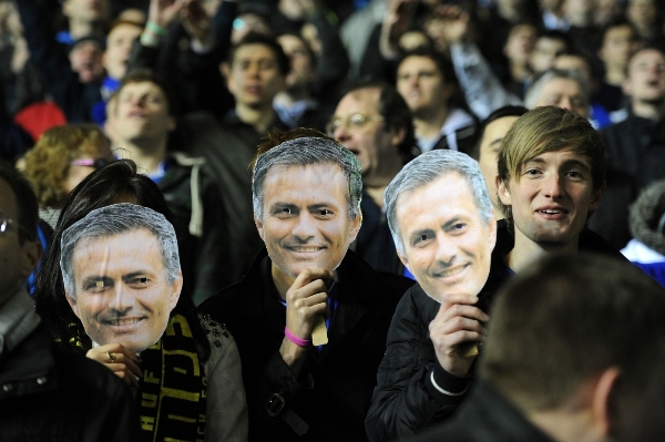 I takto vyjadřují fanoušci Chelsea Mourinhovi přízeň. I takto vyjadřují fanoušci Chelsea Mourinhovi přízeň.