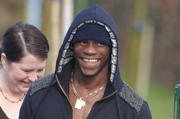 Mario Balotelli problémy přitahuje jako magnet. Mario Balotelli problémy přitahuje jako magnet.