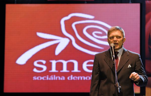 Dominantní postavení má ve volbách strana Smer-SD s Robertem Ficem v čele. Dominantní postavení má ve volbách strana Smer-SD s Robertem Ficem v čele.
