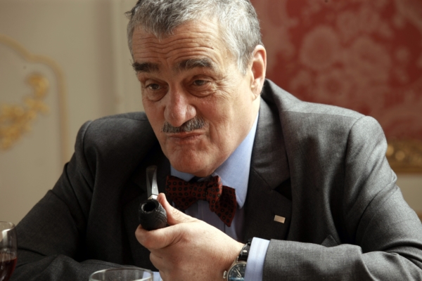 Český ministr zahraničí Karel Schwarzenberg. Český ministr zahraničí Karel Schwarzenberg.