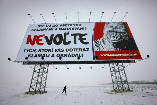 Letošní volby nejsou o programech, dominuje korupční aféra Gorila.