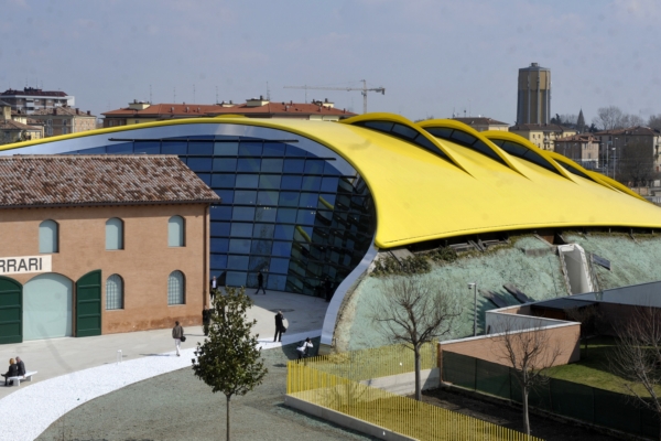 Muzeum Enza Ferrariho od architekta Jana Kaplického.