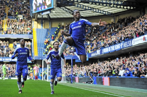 Didier Drogba (vpravo) se raduje z vítězného gólu. Didier Drogba (vpravo) se raduje z vítězného gólu.