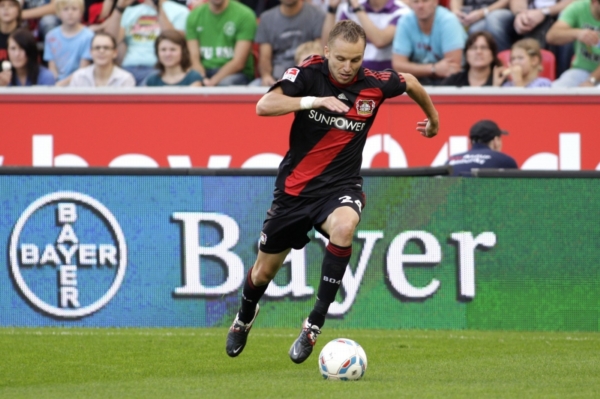Michal Kadlec vlastním gólem nechtěně přispěl k porážce svého Leverkusenu v utkání s Wolfsburgem.