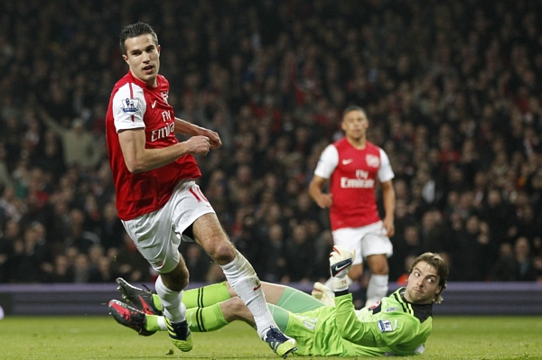 Robin van Persie z Arsenalu právě vyrovnal stav utkání na 1:1. Robin van Persie z Arsenalu právě vyrovnal stav utkání na 1:1.