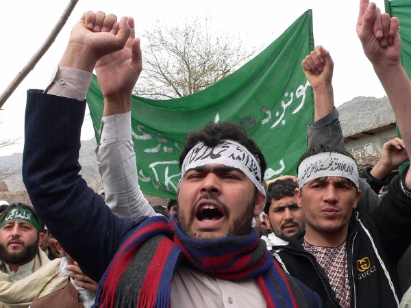 Čtyři stovky Afghánců protestovaly proti USA a masakru. Čtyři stovky Afghánců protestovaly proti USA a masakru.