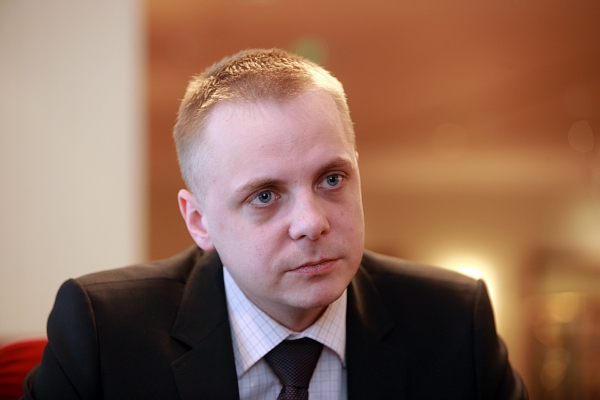 Matěj Bárta rezignoval na post ředitele agentury. Matěj Bárta rezignoval na post ředitele agentury.