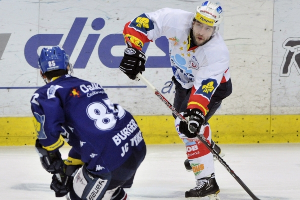 Střelec dvou branek Jan Starý (vpravo). Střelec dvou branek Jan Starý (vpravo).