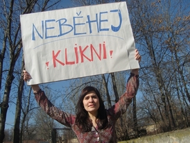 Kupte si svého běžce! Rychlé nohy pro Rychlé granty! Staňte se Filantropickým Emilem! Podobných sloganů už jsme vymysleli spoustu, některé z nich se snažíme vizuálně podtrhnout.