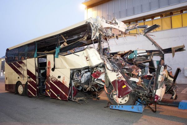 Švýcarské úřady již identifikovaly všech 24 zraněných dětí, které přežily úterní tragickou havárii belgického autobusu.