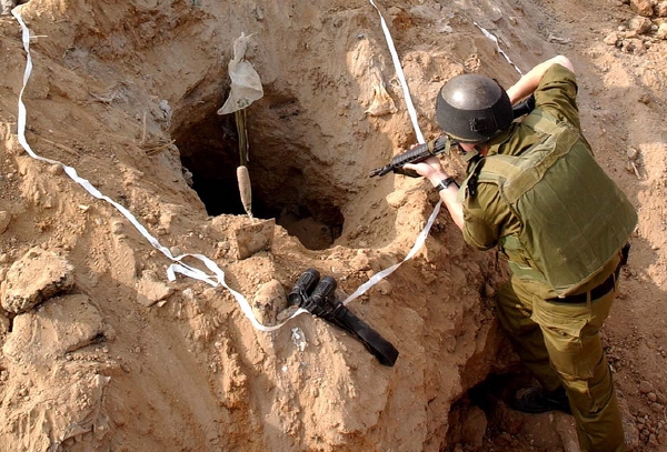 U izraelských hranic vybudoval Hamas a Hizballáh rozsáhlou síť chodeb a bunkrů.