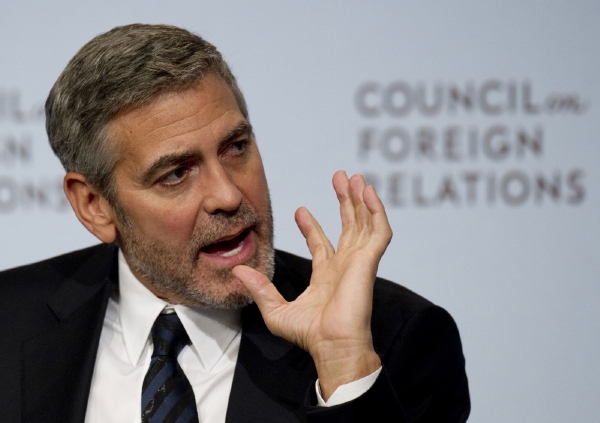 George Clooney bojuje za lidská práva. George Clooney bojuje za lidská práva.