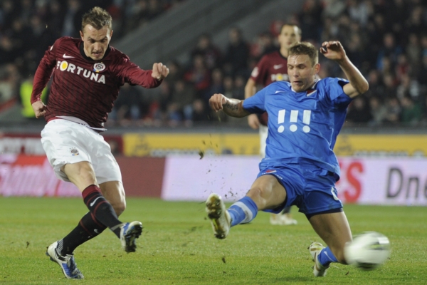 Střelec prvního gólu Sparty Tomáš Přikryl (vlevo).