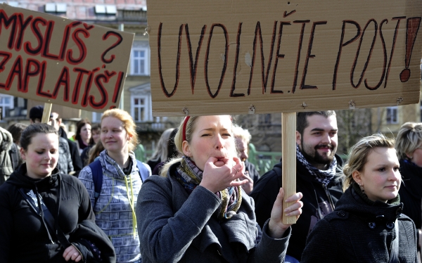 Akademická i studentská obec dala najevo nesouhlas s jednáním ministra Dobeše už koncem února. Protesty vyvrcholily tzv. Týdnem neklidu (ilustrační foto).
