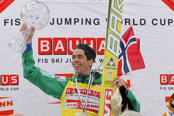 Anders Bardal s křišťálovým globem pro vítěze Světového poháru.