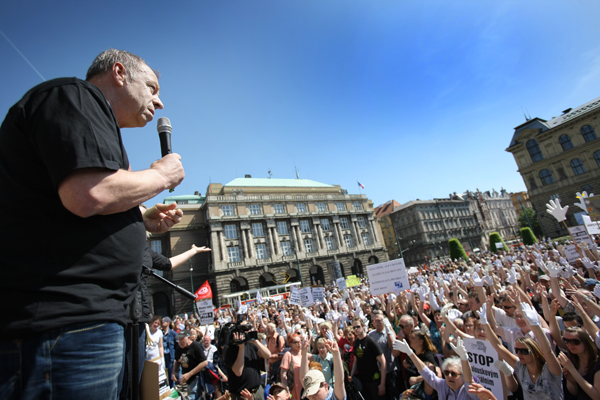 Odboráři plánují protest proti úsporným opatřením (vlevo předseda ČMKOS Jaroslav Zavadil).