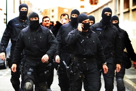 I na elitní policejní tým RAID byla tato přestřelka divoká.
