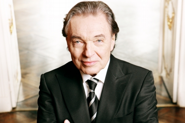 Zpěvák Karel Gott.