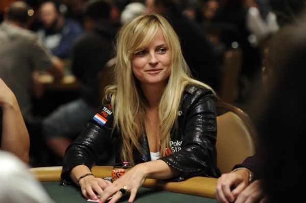 Krásná Fatima, nejlepší olympijská vítězka v pokeru.